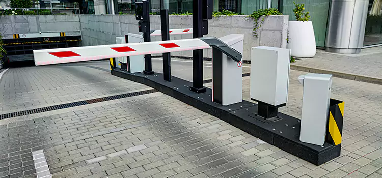 Custom Gate Design & Integration Glassmanor